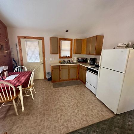 Cedar Creek Cabins #1 - Giant Spa Tub, Large Wooded Porch, Full Kitchen, 1 Bedroom Юрика Спрингс Экстерьер фото