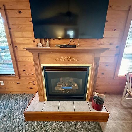 Cedar Creek Cabins #1 - Giant Spa Tub, Large Wooded Porch, Full Kitchen, 1 Bedroom Юрика Спрингс Экстерьер фото