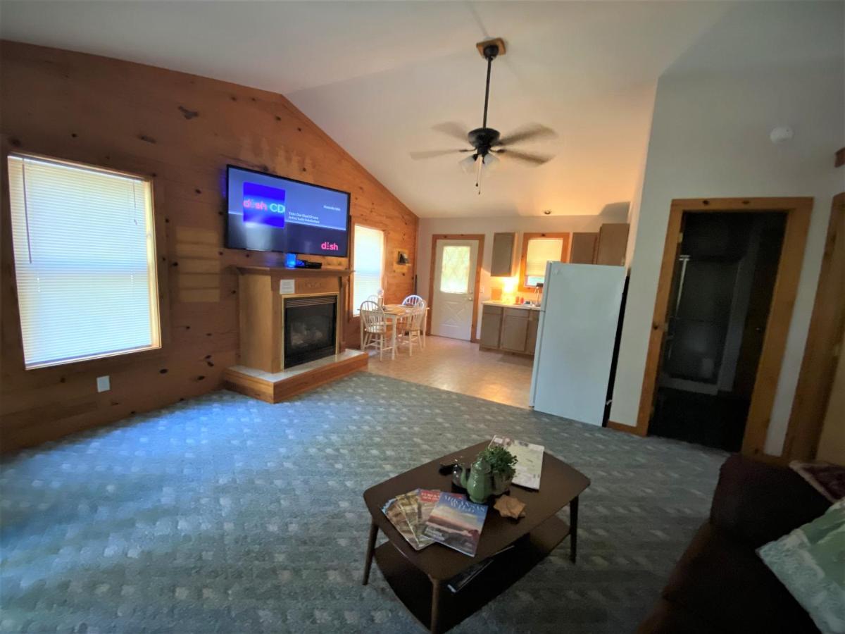 Cedar Creek Cabins #1 - Giant Spa Tub, Large Wooded Porch, Full Kitchen, 1 Bedroom Юрика Спрингс Экстерьер фото