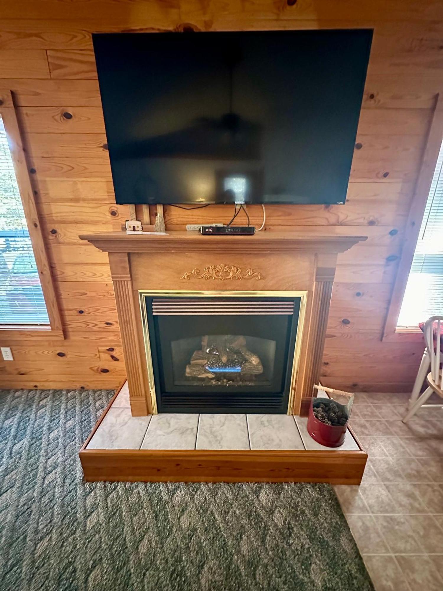 Cedar Creek Cabins #1 - Giant Spa Tub, Large Wooded Porch, Full Kitchen, 1 Bedroom Юрика Спрингс Экстерьер фото